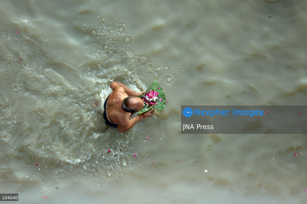PRAYAGRAJ, INDIA, OCTOBER 11, 2026: Hindu devotees take a holy dip in the Ganga River at Phaphamau in Prayagraj, Uttar Pradesh, on the first day of the nine-day Navratri festival. The religious festival is dedicated to the worship of the Hindu goddess Durga and her nine forms, with devotees observing prayers, fasting and traditional rituals throughout the celebrations. Photo by Jitendra Prakash / JNA Press. (Photo by Jitendra Prakash/JNA Press via Nexpher Images)