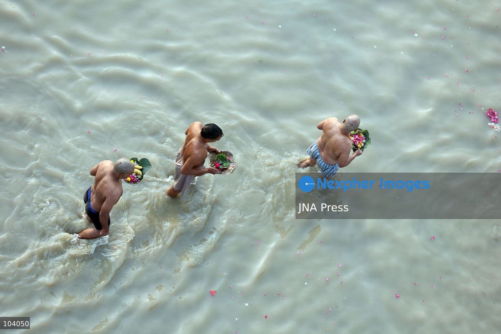 PRAYAGRAJ, INDIA, OCTOBER 11, 2026: Hindu devotees take a holy dip in the Ganga River at Phaphamau in Prayagraj, Uttar Pradesh, on the first day of the nine-day Navratri festival. The religious festival is dedicated to the worship of the Hindu goddess Durga and her nine forms, with devotees observing prayers, fasting and traditional rituals throughout the celebrations. Photo by Jitendra Prakash / JNA Press. (Photo by Jitendra Prakash/JNA Press via Nexpher Images)