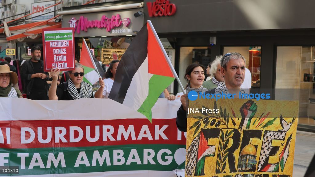 IZMIR, TURKEY, OCTOBER 11, 2026: Pro-Palestinian demonstrators gather outside the Turkan Saylan Cultural Center in Izmir during a protest organized by the local branch of the Association for the Freedom of Palestinians. Participants condemn Israeli military operations in Gaza and criticize US support for Israel, calling attention to Palestinian civilian casualties since October 7, 2023. The demonstration concludes at Gundogdu Square, where participants throw carnations into the sea in remembrance of Palestinians killed during the conflict. Photo by Turgay Kilic / JNA Press. (Photo by Turgay Kilic/JNA Press via Nexpher Images)