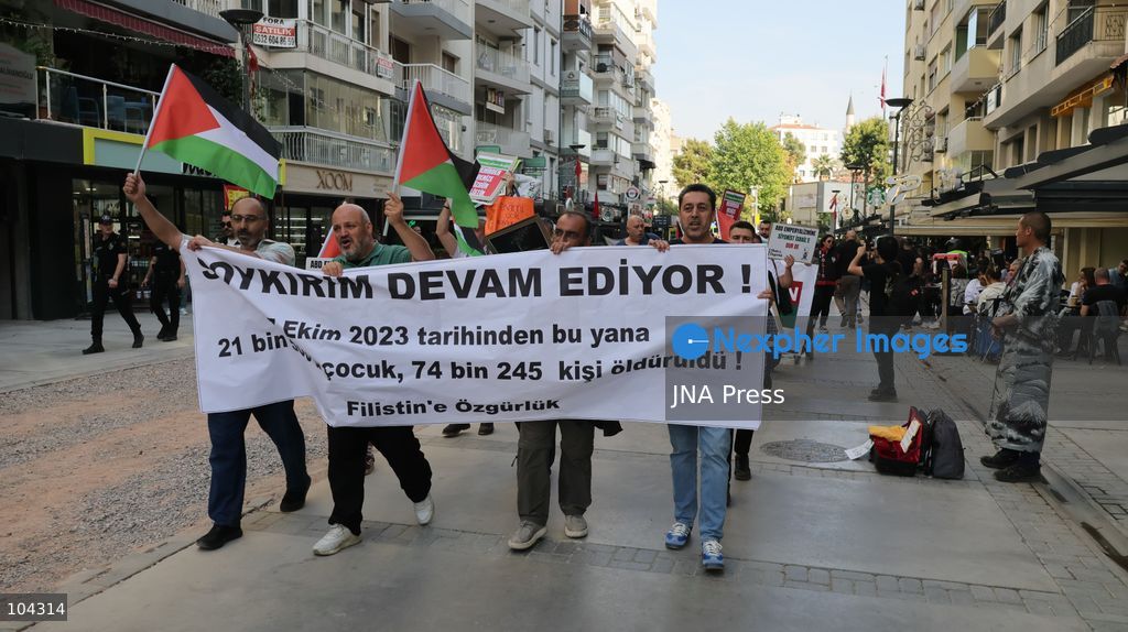 IZMIR, TURKEY, OCTOBER 11, 2026: Pro-Palestinian demonstrators gather outside the Turkan Saylan Cultural Center in Izmir during a protest organized by the local branch of the Association for the Freedom of Palestinians. Participants condemn Israeli military operations in Gaza and criticize US support for Israel, calling attention to Palestinian civilian casualties since October 7, 2023. The demonstration concludes at Gundogdu Square, where participants throw carnations into the sea in remembrance of Palestinians killed during the conflict. Photo by Turgay Kilic / JNA Press. (Photo by Turgay Kilic/JNA Press via Nexpher Images)