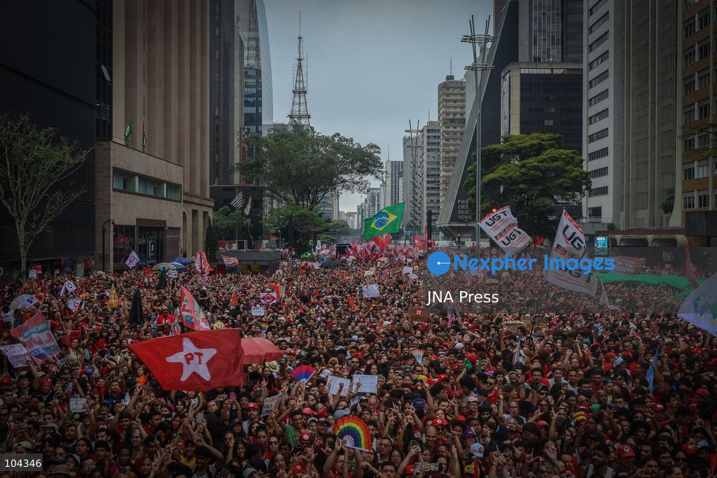 SAO PAULO, BRAZIL, OCTOBER 11, 2026: Students and supporters of Brazilian President Luiz Inacio Lula da Silva demonstrate on Avenida Paulista in Sao Paulo against presidential candidate Flavio Bolsonaro and in support of Lula's re-election. The rally comes ahead of the presidential runoff between Lula and Bolsonaro scheduled for October 25. Photo by Felioe Iruata / JNA Press. (Photo by Felipe iruatã/JNA Press via Nexpher Images)