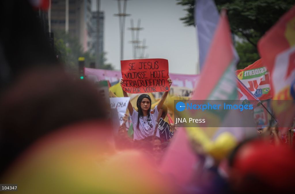 SAO PAULO, BRAZIL, OCTOBER 11, 2026: Students and supporters of Brazilian President Luiz Inacio Lula da Silva demonstrate on Avenida Paulista in Sao Paulo against presidential candidate Flavio Bolsonaro and in support of Lula's re-election. The rally comes ahead of the presidential runoff between Lula and Bolsonaro scheduled for October 25. Photo by Felioe Iruata / JNA Press. (Photo by Felipe iruatã/JNA Press via Nexpher Images)