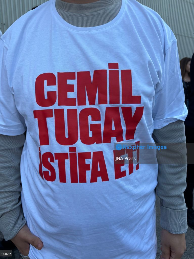 IZMIR, TURKIYE, OCTOBER 12, 2026: Council members gather at the Izmir Metropolitan Municipality council chamber in Kulturpark. The session is postponed until October 15 after a boycott by New Party and Republican People's Party (CHP) councillors leaves the council without a quorum. The boycott protests Mayor Cemil Tugay's move to the ruling Justice and Development Party (AKP). Photo by Turgay Kilic / JNA Press. (Photo by Turgay Kilic/JNA Press via Nexpher Images)