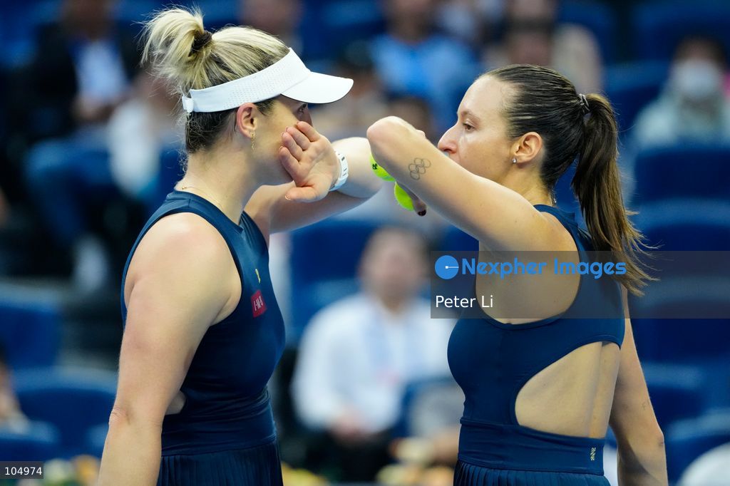 Gabriela Dabrowski of Canada and Luisa Stefani of Brazil defeated Zhang Shuai of China and Katerina Siniakova of the Czech Republic 2-0 in the women's doubles final at the Diamond Court of the National Tennis Center in Beijing, China, on October 11, 2026. Stefani (R) and Dabrowski are seen discussing their serving tactics. (Photo by Peter Li/Nexpher Images)