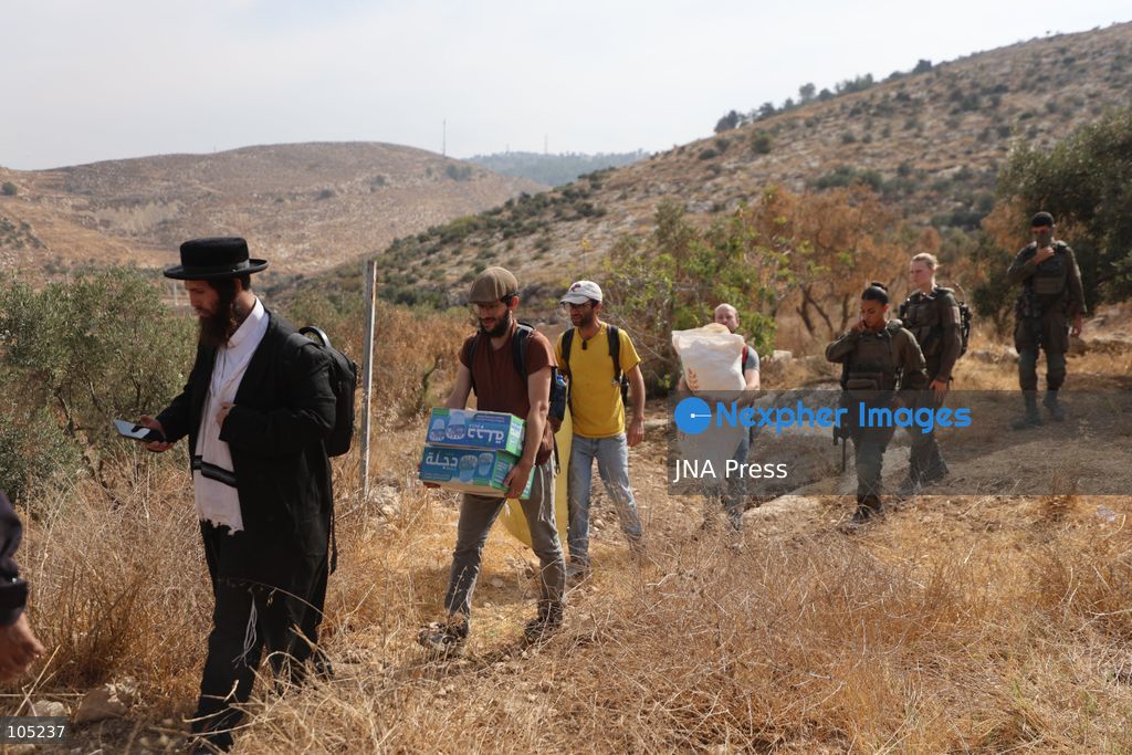 IDHNA, WEST BANK, PALESTINE, OCTOBER 13, 2026: Israeli soldiers and settlers prevent Palestinians and activists from harvesting olives in Idhna, west of Hebron, in the occupied West Bank. Israeli forces order the harvesters and activists to leave the area. Photo by Mosab Shawer / JNA Press. (Photo by Mosab shawer/JNA Press via Nexpher Images)