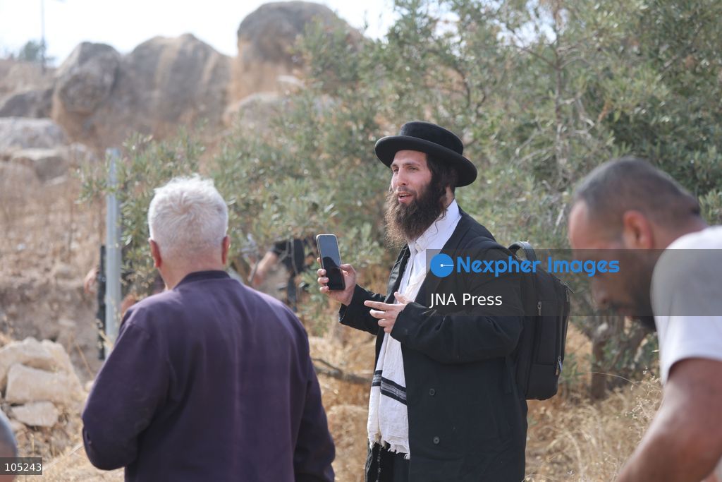 IDHNA, WEST BANK, PALESTINE, OCTOBER 13, 2026: Israeli soldiers and settlers prevent Palestinians and activists from harvesting olives in Idhna, west of Hebron, in the occupied West Bank. Israeli forces order the harvesters and activists to leave the area. Photo by Mosab Shawer / JNA Press. (Photo by Mosab shawer/JNA Press via Nexpher Images)