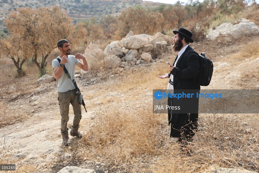 IDHNA, WEST BANK, PALESTINE, OCTOBER 13, 2026: Israeli soldiers and settlers prevent Palestinians and activists from harvesting olives in Idhna, west of Hebron, in the occupied West Bank. Israeli forces order the harvesters and activists to leave the area. Photo by Mosab Shawer / JNA Press. (Photo by Mosab shawer/JNA Press via Nexpher Images)