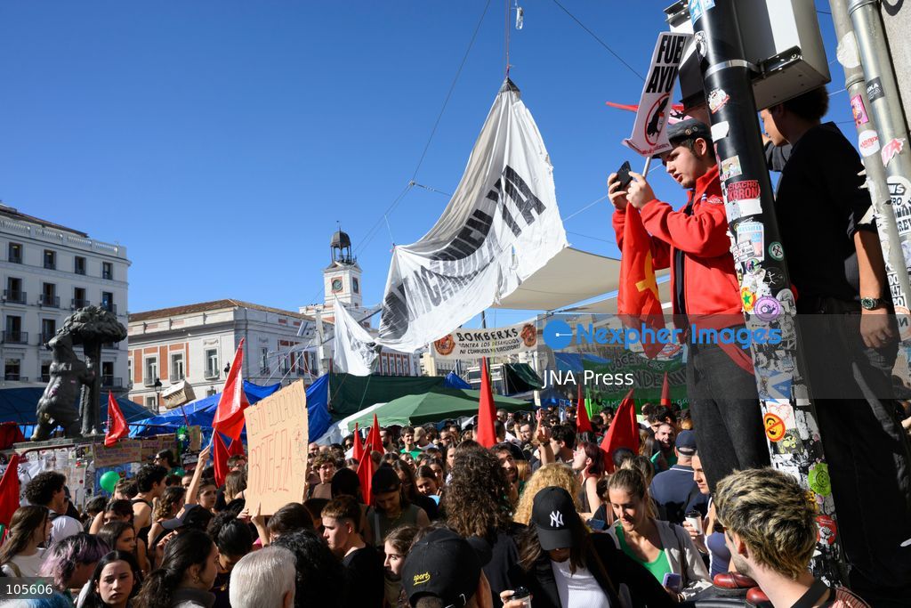 MADRID, SPAIN, OCTOBER 14, 2026: Students and teachers gather at Puerta del Sol in central Madrid to demand better funding and improved conditions in public education. The demonstration coincides with the start of an indefinite strike called by education unions representing non-university teachers across the Madrid region. Photo by Tomas Calle / JNA Press. (Photo by Tomas Calle/JNA Press via Nexpher Images)