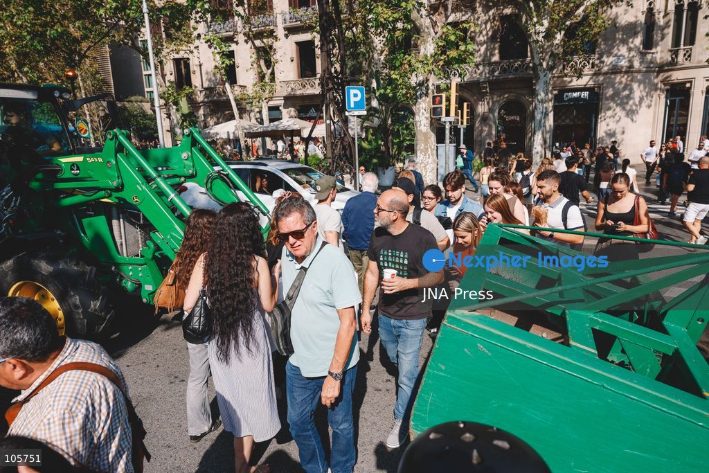 BARCELONA, SPAIN, OCTOBER 14, 2026: Farmers drive tractors through Barcelona during a protest demanding measures to address rising fuel and production costs and the difficulties facing Catalonia’s agricultural sector. Demonstrators also raise concerns over agricultural trade policy, including the EU-Mercosur agreement. Photo by David Gonzalez / JNA Press. (Photo by David Arumà Gonzalez/JNA Press via Nexpher Images)
