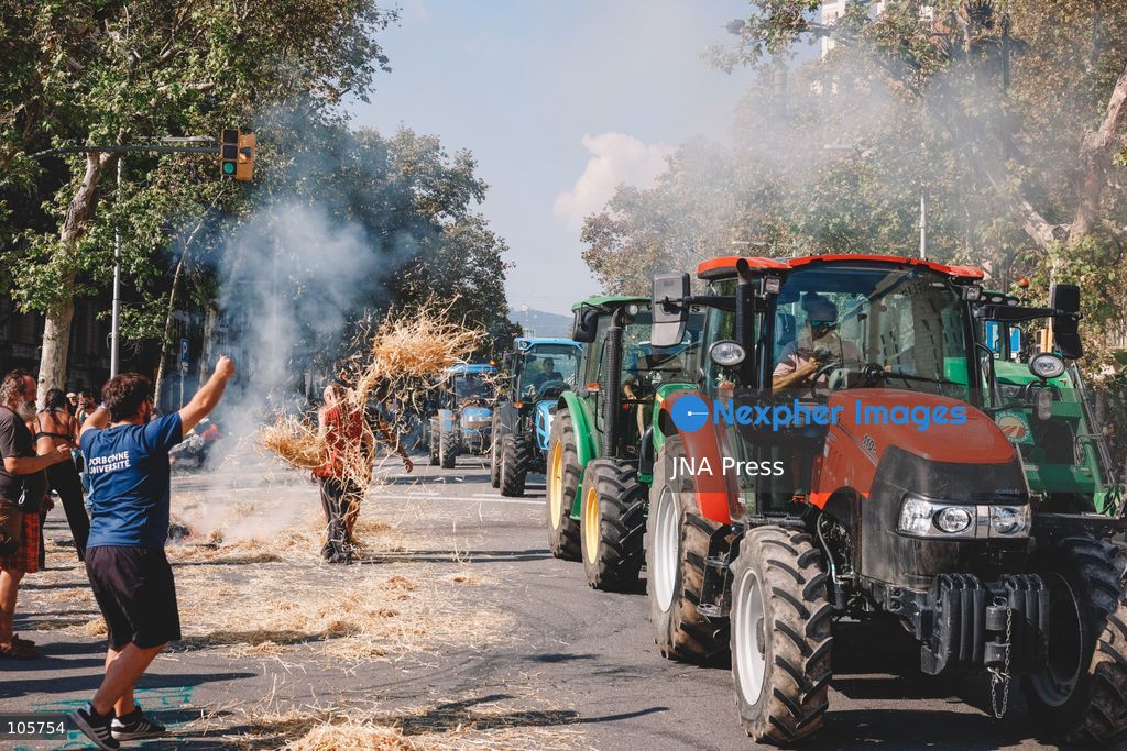 BARCELONA, SPAIN, OCTOBER 14, 2026: Farmers drive tractors through Barcelona during a protest demanding measures to address rising fuel and production costs and the difficulties facing Catalonia’s agricultural sector. Demonstrators also raise concerns over agricultural trade policy, including the EU-Mercosur agreement. Photo by David Gonzalez / JNA Press. (Photo by David Arumà Gonzalez/JNA Press via Nexpher Images)