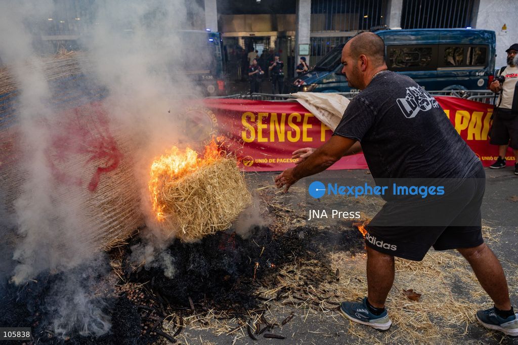 BARCELONA, SPAIN, OCTOBER 14, 2026: Catalan farmers drive tractors through central Barcelona during a demonstration demanding structural reforms and urgent financial support for the agricultural sector. Protesters call for measures to address rising fuel and production costs, drought and what they describe as insufficient government support. Photo by Marc Asensio Clupés / JNA Press. (Photo by Marc Asensio Clupes/JNA Press via Nexpher Images)