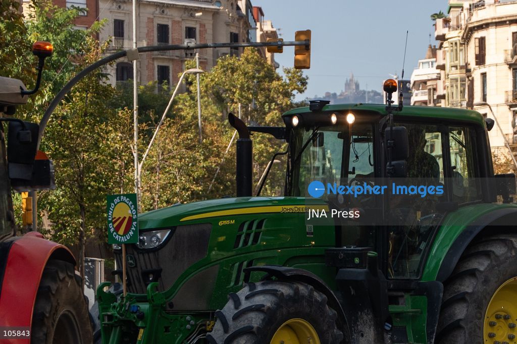 BARCELONA, SPAIN, OCTOBER 14, 2026: Catalan farmers drive tractors through central Barcelona during a demonstration demanding structural reforms and urgent financial support for the agricultural sector. Protesters call for measures to address rising fuel and production costs, drought and what they describe as insufficient government support. Photo by Marc Asensio Clupés / JNA Press. (Photo by Marc Asensio Clupes/JNA Press via Nexpher Images)