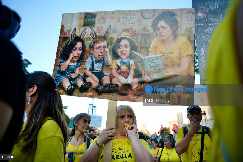 MADRID, SPAIN, OCTOBER 14, 2026: Teachers and students march through Madrid demanding better funding and improved conditions in public education. The demonstration takes place on the first day of an indefinite strike by non-university teachers across the Madrid region, with university staff and students joining a one-day solidarity stoppage. Photo by Mario Moron / JNA Press. (Photo by Mario Morón/JNA Press via Nexpher Images)
