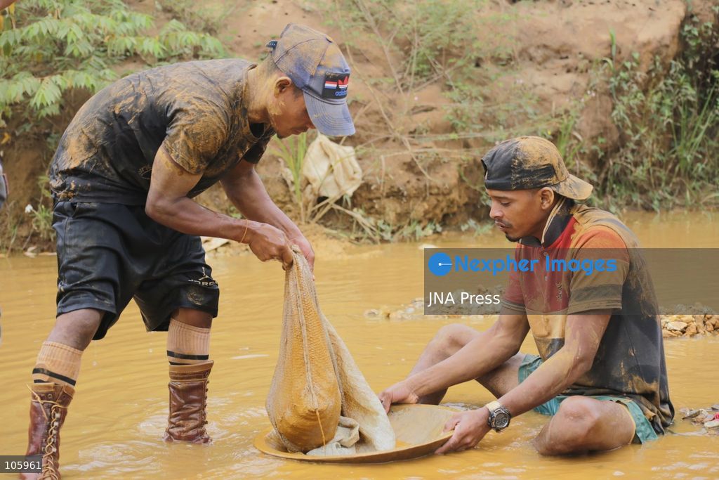 LAS CLARITAS, VENEZUELA, OCTOBER 15, 2026: Informal miners pan for gold in muddy water in Las Claritas, in Venezuela’s Orinoco Mining Arc. The photographs document working conditions and livelihoods in small-scale gold mining. Photo by Moisés Quintero / JNA Press. (Photo by Moisés Quintero/JNA Press via Nexpher Images)