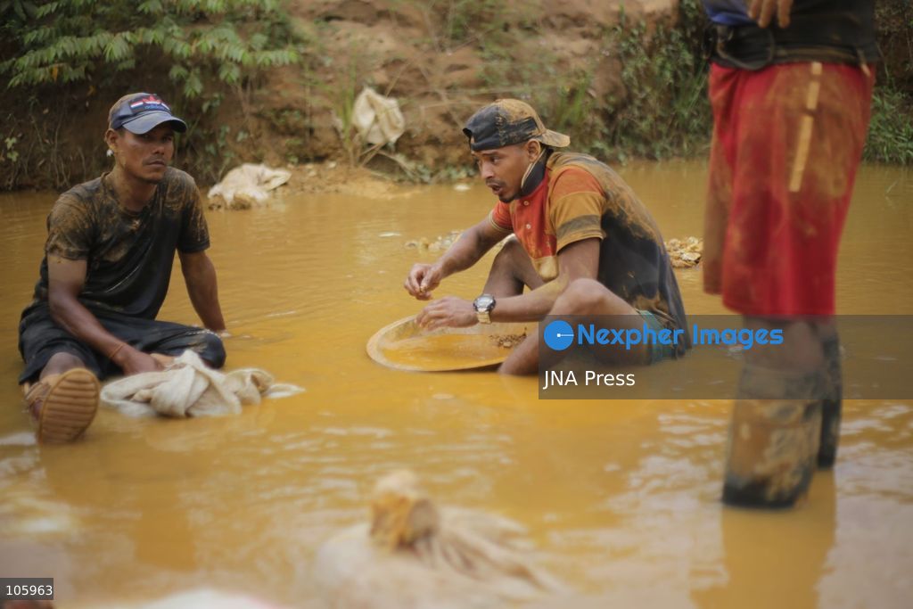 LAS CLARITAS, VENEZUELA, OCTOBER 15, 2026: Informal miners pan for gold in muddy water in Las Claritas, in Venezuela’s Orinoco Mining Arc. The photographs document working conditions and livelihoods in small-scale gold mining. Photo by Moisés Quintero / JNA Press. (Photo by Moisés Quintero/JNA Press via Nexpher Images)