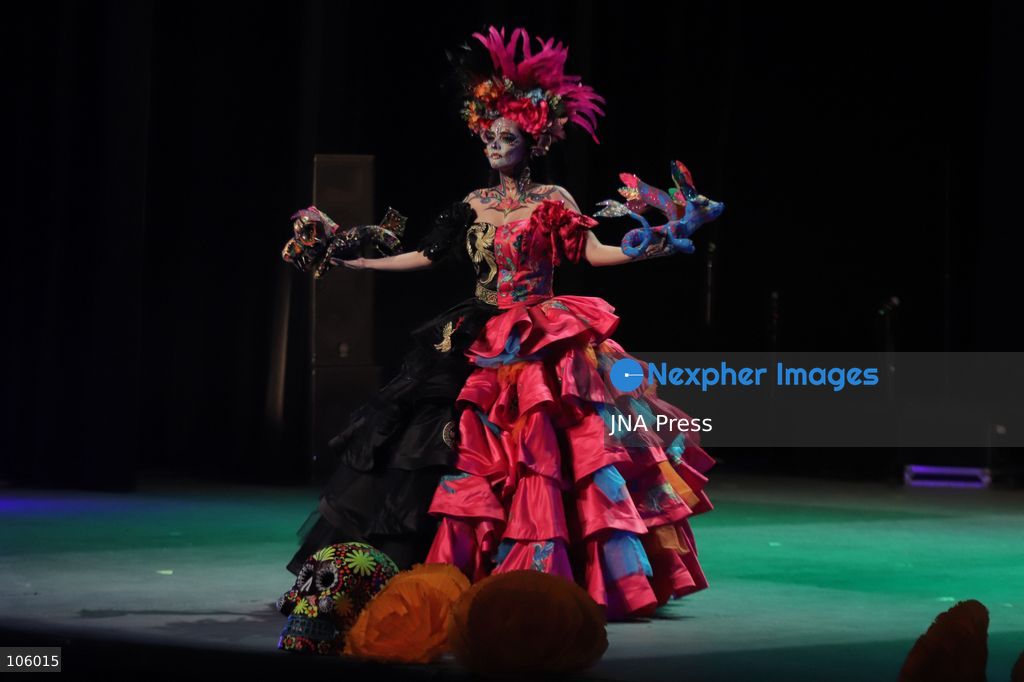 MEXICO CITY, MEXICO, OCTOBER 14, 2026: Participants present elaborate costumes and Catrina-inspired makeup during “Catrinas Contemporáneas: Por amor a México” at the Teatro de la Ciudad Esperanza Iris in Mexico City. The show combines fashion and performance with Day of the Dead traditions to explore Mexican cultural identity. Photo by Carlos Santiago / JNA Press. (Photo by Carlos Santiago/JNA Press via Nexpher Images)