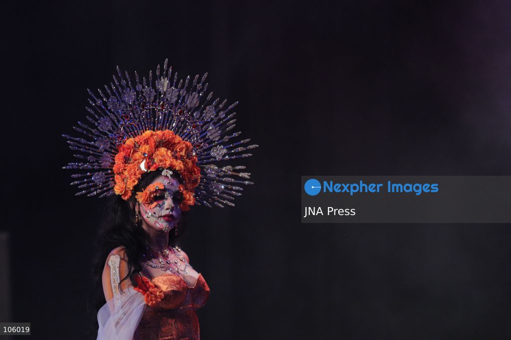 MEXICO CITY, MEXICO, OCTOBER 14, 2026: Participants present elaborate costumes and Catrina-inspired makeup during “Catrinas Contemporáneas: Por amor a México” at the Teatro de la Ciudad Esperanza Iris in Mexico City. The show combines fashion and performance with Day of the Dead traditions to explore Mexican cultural identity. Photo by Carlos Santiago / JNA Press. (Photo by Carlos Santiago/JNA Press via Nexpher Images)