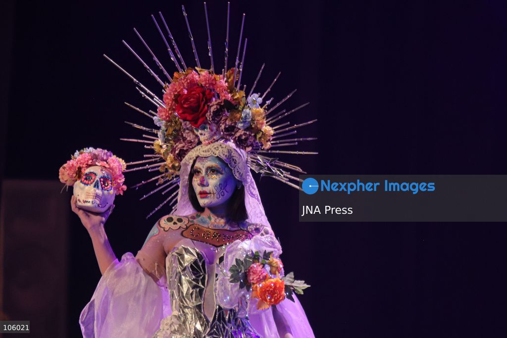 MEXICO CITY, MEXICO, OCTOBER 14, 2026: Participants present elaborate costumes and Catrina-inspired makeup during “Catrinas Contemporáneas: Por amor a México” at the Teatro de la Ciudad Esperanza Iris in Mexico City. The show combines fashion and performance with Day of the Dead traditions to explore Mexican cultural identity. Photo by Carlos Santiago / JNA Press. (Photo by Carlos Santiago/JNA Press via Nexpher Images)