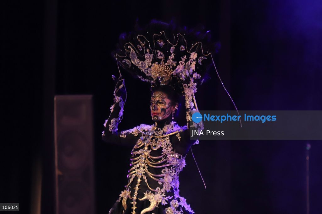 MEXICO CITY, MEXICO, OCTOBER 14, 2026: Participants present elaborate costumes and Catrina-inspired makeup during “Catrinas Contemporáneas: Por amor a México” at the Teatro de la Ciudad Esperanza Iris in Mexico City. The show combines fashion and performance with Day of the Dead traditions to explore Mexican cultural identity. Photo by Carlos Santiago / JNA Press. (Photo by Carlos Santiago/JNA Press via Nexpher Images)