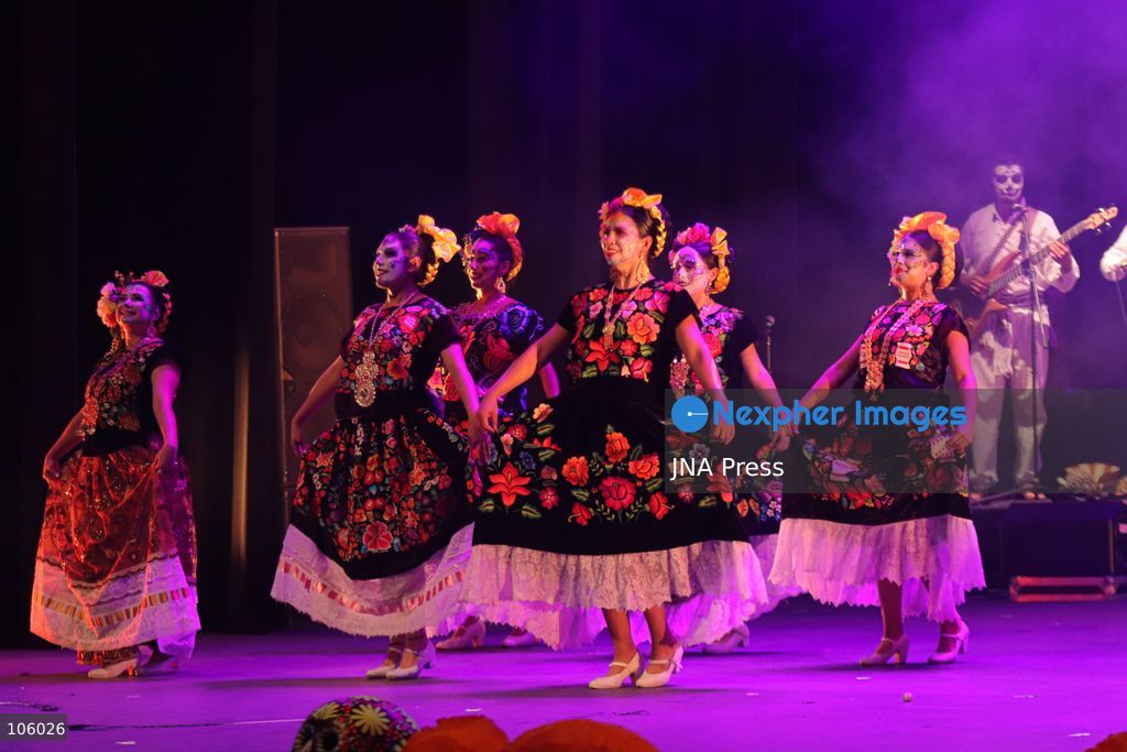 MEXICO CITY, MEXICO, OCTOBER 14, 2026: Participants present elaborate costumes and Catrina-inspired makeup during “Catrinas Contemporáneas: Por amor a México” at the Teatro de la Ciudad Esperanza Iris in Mexico City. The show combines fashion and performance with Day of the Dead traditions to explore Mexican cultural identity. Photo by Carlos Santiago / JNA Press. (Photo by Carlos Santiago/JNA Press via Nexpher Images)