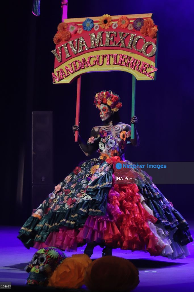 MEXICO CITY, MEXICO, OCTOBER 14, 2026: Participants present elaborate costumes and Catrina-inspired makeup during “Catrinas Contemporáneas: Por amor a México” at the Teatro de la Ciudad Esperanza Iris in Mexico City. The show combines fashion and performance with Day of the Dead traditions to explore Mexican cultural identity. Photo by Carlos Santiago / JNA Press. (Photo by Carlos Santiago/JNA Press via Nexpher Images)