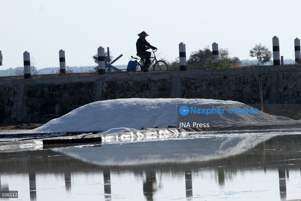 SIDOARJO, EAST JAVA, INDONESIA, OCTOBER 15, 2026: A worker harvests salt from evaporation ponds in Sedati district, Sidoarjo, East Java. Indonesia is seeking to expand domestic salt production and improve quality as part of its target to achieve salt self-sufficiency by 2027. Photo by Patrik Cahyo Lumintu / JNA Press. (Photo by Patrik Cahyo Lumintu/JNA Press via Nexpher Images)