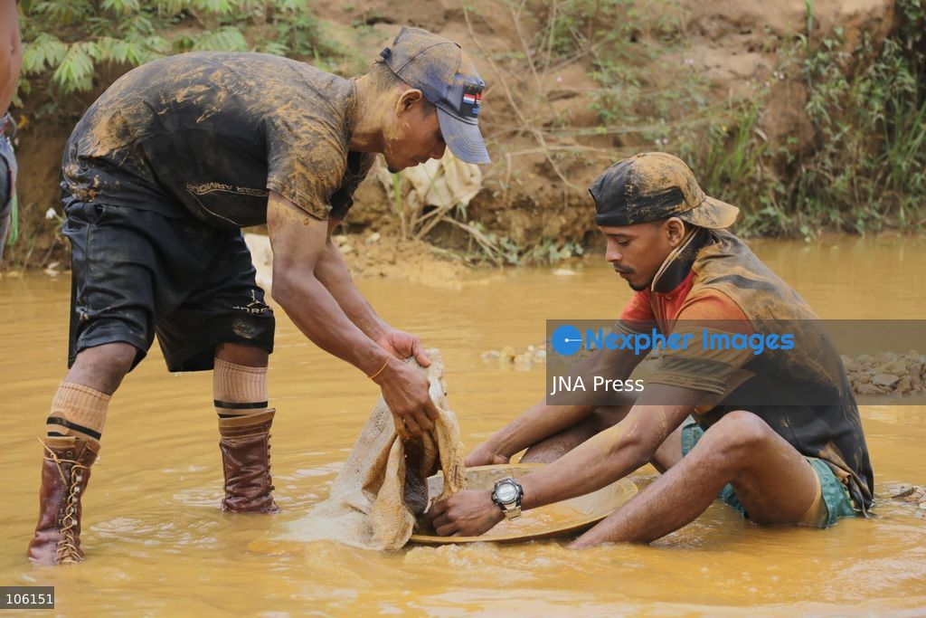 TOP PICS - LAS CLARITAS, VENEZUELA, OCTOBER 15, 2026: Informal miners pan for gold in muddy water in Las Claritas, in Venezuela’s Orinoco Mining Arc. The photographs document working conditions and livelihoods in small-scale gold mining. Photo by Moisés Quintero / JNA Press. (Photo by MoisÃ©s Quintero/JNA Press via Nexpher Images)