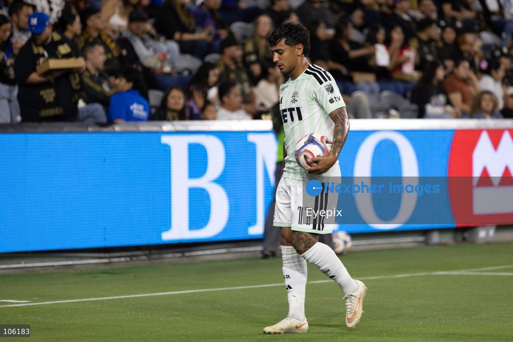 Facundo Torres #11 of Austin FC prepares to take a corner kick during the matchday 30 of Major League Soccer between Los Angeles Football Club and Austin FC at BMO Stadium on October 14, 2026 in Los Angeles, California. (Photo by Arturo Cordero / Eyepix Group) (Photo by Arturo Cordero / Eyepix Group/Eyepix via Nexpher Images)