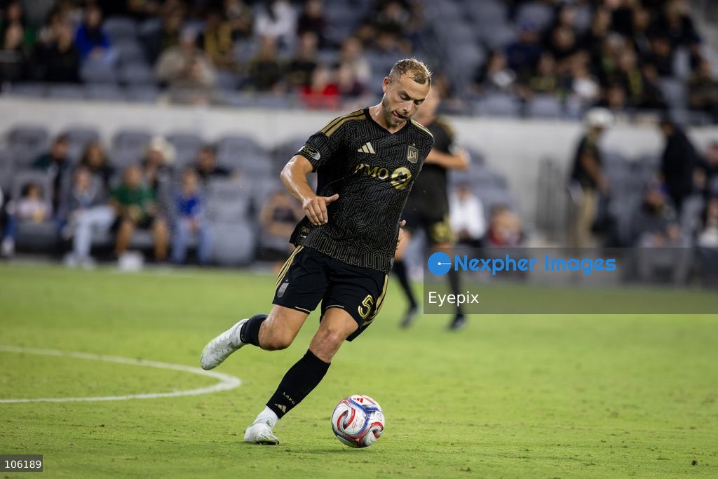 Ryan Porteous #5 of Los Angeles FC runs with the ball during the matchday 30 of Major League Soccer between Los Angeles Football Club and Austin FC at BMO Stadium on October 14, 2026 in Los Angeles, California. (Photo by Arturo Cordero / Eyepix Group) (Photo by Arturo Cordero / Eyepix Group/Eyepix via Nexpher Images)