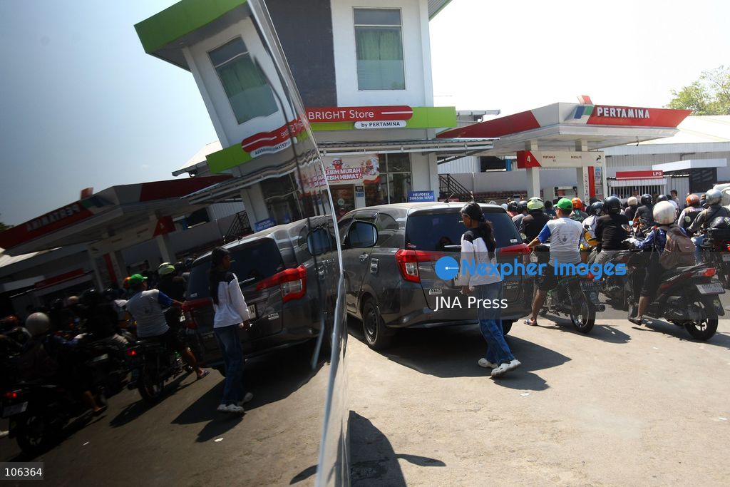 MALANG, INDONESIA, OCTOBER 16, 2026: People queue to buy subsidised Pertalite fuel at a Pertamina petrol station in Malang, East Java province, Indonesia. Long queues have formed at petrol stations across the area in recent days, as demand for the cheaper subsidised fuel rises compared with unsubsidised fuel. Photo by Hayu Yudha Prabowo / JNA Press (Photo by Hayu Yudha Prabowo/JNA Press via Nexpher Images)