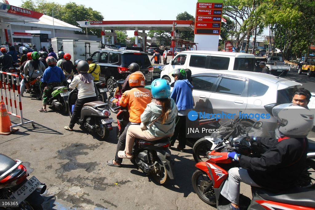 MALANG, INDONESIA, OCTOBER 16, 2026: People queue to buy subsidised Pertalite fuel at a Pertamina petrol station in Malang, East Java province, Indonesia. Long queues have formed at petrol stations across the area in recent days, as demand for the cheaper subsidised fuel rises compared with unsubsidised fuel. Photo by Hayu Yudha Prabowo / JNA Press (Photo by Hayu Yudha Prabowo/JNA Press via Nexpher Images)