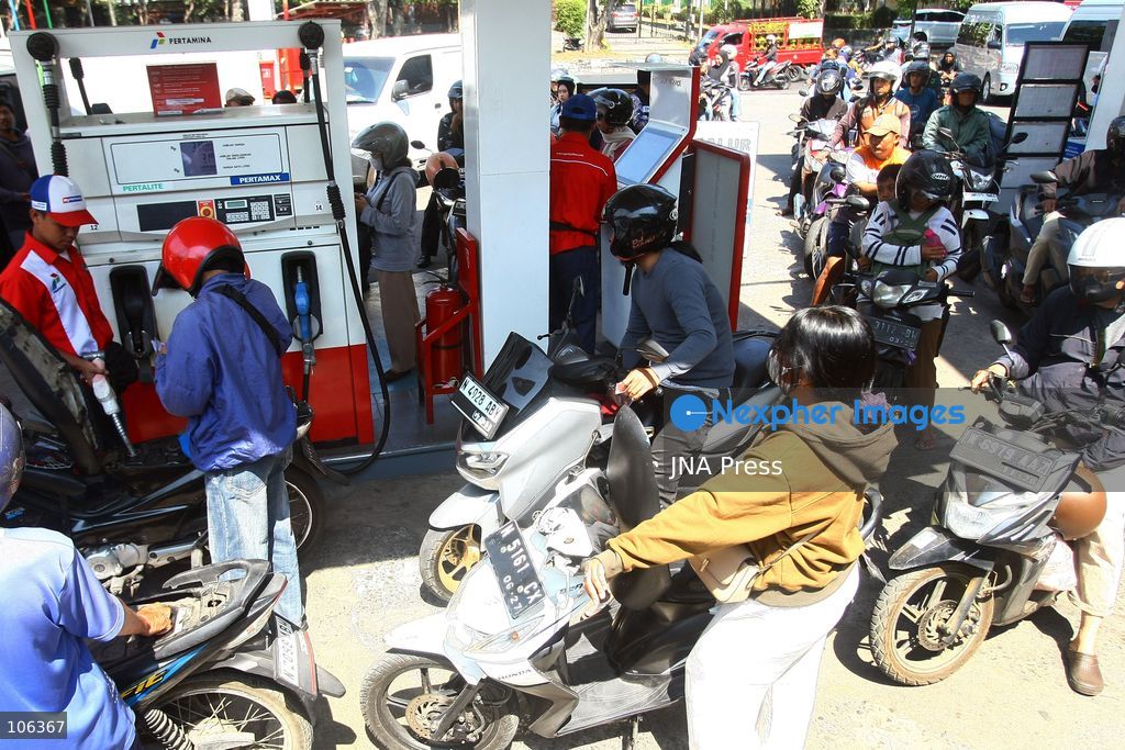 MALANG, INDONESIA, OCTOBER 16, 2026: People queue to buy subsidised Pertalite fuel at a Pertamina petrol station in Malang, East Java province, Indonesia. Long queues have formed at petrol stations across the area in recent days, as demand for the cheaper subsidised fuel rises compared with unsubsidised fuel. Photo by Hayu Yudha Prabowo / JNA Press (Photo by Hayu Yudha Prabowo/JNA Press via Nexpher Images)