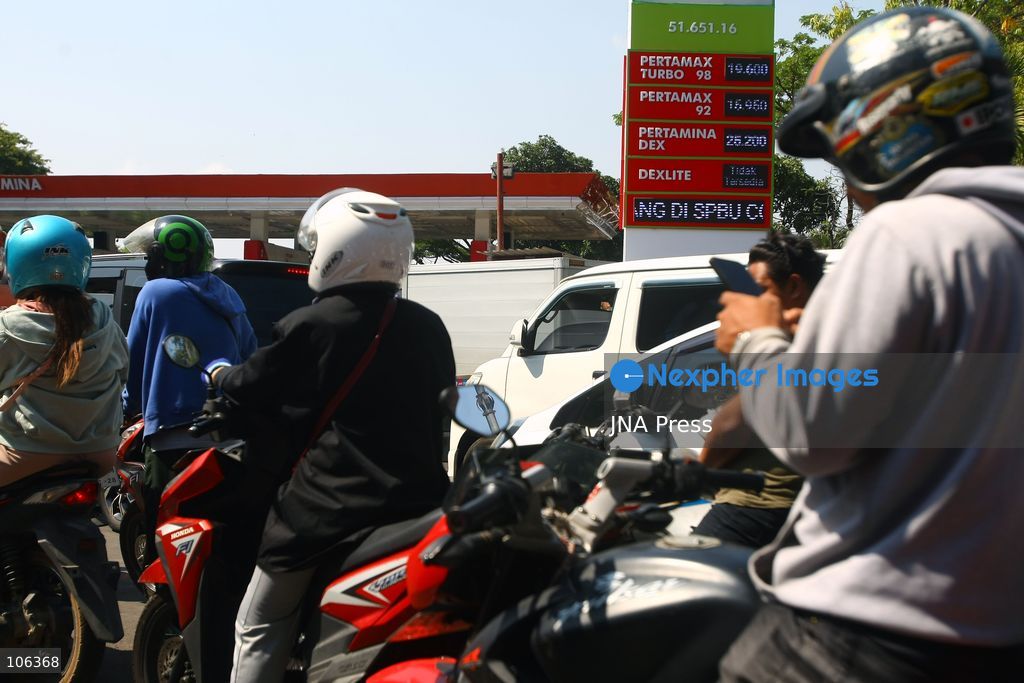 MALANG, INDONESIA, OCTOBER 16, 2026: People queue to buy subsidised Pertalite fuel at a Pertamina petrol station in Malang, East Java province, Indonesia. Long queues have formed at petrol stations across the area in recent days, as demand for the cheaper subsidised fuel rises compared with unsubsidised fuel. Photo by Hayu Yudha Prabowo / JNA Press (Photo by Hayu Yudha Prabowo/JNA Press via Nexpher Images)