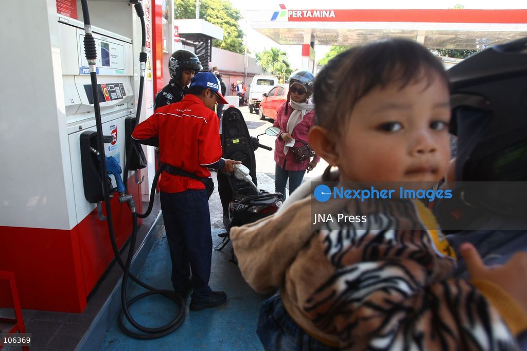 MALANG, INDONESIA, OCTOBER 16, 2026: People queue to buy subsidised Pertalite fuel at a Pertamina petrol station in Malang, East Java province, Indonesia. Long queues have formed at petrol stations across the area in recent days, as demand for the cheaper subsidised fuel rises compared with unsubsidised fuel. Photo by Hayu Yudha Prabowo / JNA Press (Photo by Hayu Yudha Prabowo/JNA Press via Nexpher Images)