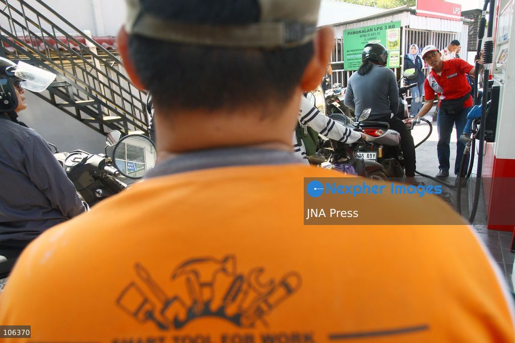 MALANG, INDONESIA, OCTOBER 16, 2026: People queue to buy subsidised Pertalite fuel at a Pertamina petrol station in Malang, East Java province, Indonesia. Long queues have formed at petrol stations across the area in recent days, as demand for the cheaper subsidised fuel rises compared with unsubsidised fuel. Photo by Hayu Yudha Prabowo / JNA Press (Photo by Hayu Yudha Prabowo/JNA Press via Nexpher Images)