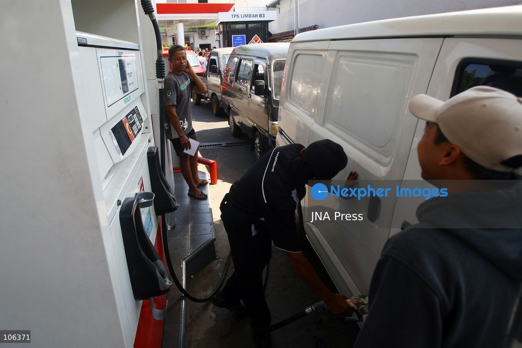 MALANG, INDONESIA, OCTOBER 16, 2026: People queue to buy subsidised Pertalite fuel at a Pertamina petrol station in Malang, East Java province, Indonesia. Long queues have formed at petrol stations across the area in recent days, as demand for the cheaper subsidised fuel rises compared with unsubsidised fuel. Photo by Hayu Yudha Prabowo / JNA Press (Photo by Hayu Yudha Prabowo/JNA Press via Nexpher Images)