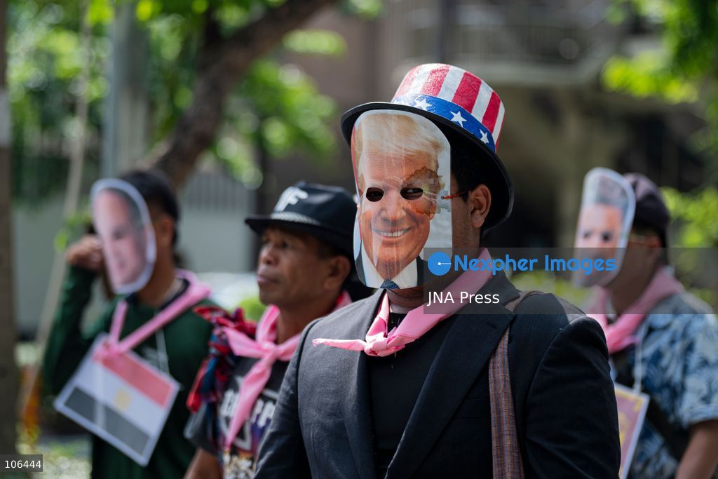 BANGKOK, THAILAND, OCTOBER 16, 2026: Members of Thailand’s Assembly of the Poor and allied community networks demonstrate during the annual meetings of the International Monetary Fund (IMF) and the World Bank Group. Protesters march towards the Queen Sirikit National Convention Center, calling for debt relief, greater public oversight of government borrowing and more public participation in economic policymaking. Photo by Captain Jirathummanuwat / JNA Press. (Photo by Captain Jirathummanuwat/JNA Press via Nexpher Images)