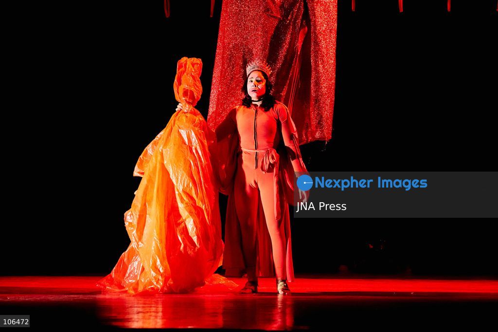 MEXICO CITY, MEXICO, OCTOBER 15, 2026: Colombian company Dúo Réquiem performs “La Carpanta” at the Teatro del Pueblo during the Mayotzincuepa International Circus Festival. The contemporary circus show combines traditional circus techniques with acrobatics and physical storytelling. Photo by Juan Pérez / JNA Press. (Photo by Juan Perez Puente/JNA Press via Nexpher Images)