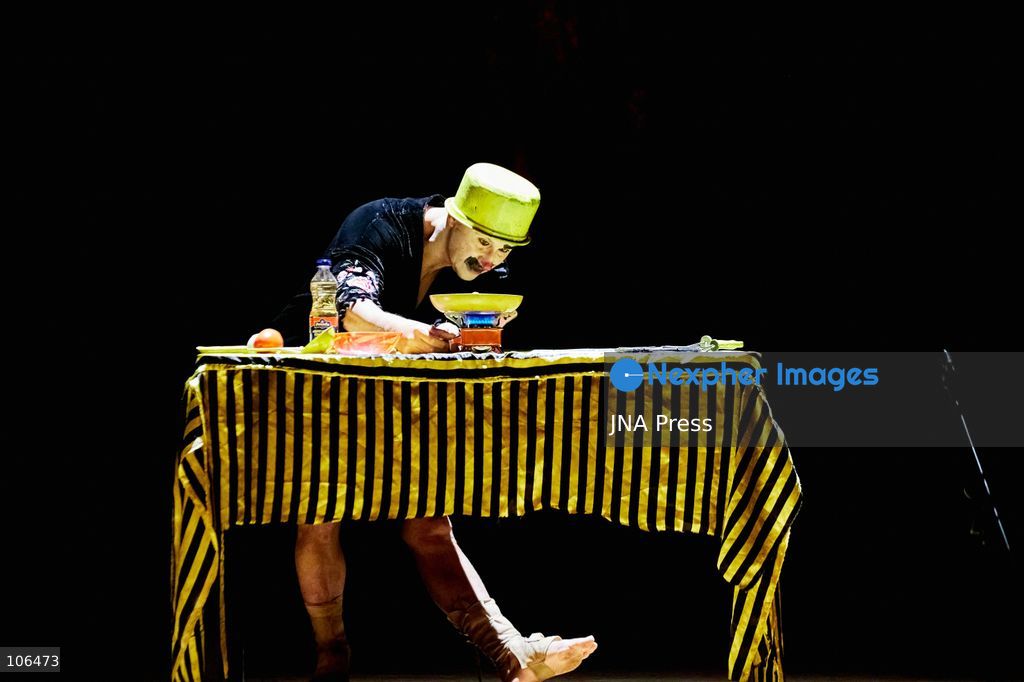 MEXICO CITY, MEXICO, OCTOBER 15, 2026: Colombian company Dúo Réquiem performs “La Carpanta” at the Teatro del Pueblo during the Mayotzincuepa International Circus Festival. The contemporary circus show combines traditional circus techniques with acrobatics and physical storytelling. Photo by Juan Pérez / JNA Press. (Photo by Juan Perez Puente/JNA Press via Nexpher Images)