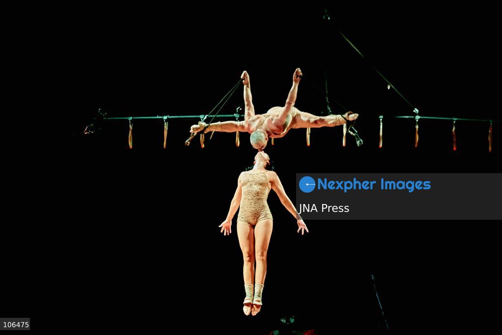 MEXICO CITY, MEXICO, OCTOBER 15, 2026: Colombian company Dúo Réquiem performs “La Carpanta” at the Teatro del Pueblo during the Mayotzincuepa International Circus Festival. The contemporary circus show combines traditional circus techniques with acrobatics and physical storytelling. Photo by Juan Pérez / JNA Press. (Photo by Juan Perez Puente/JNA Press via Nexpher Images)