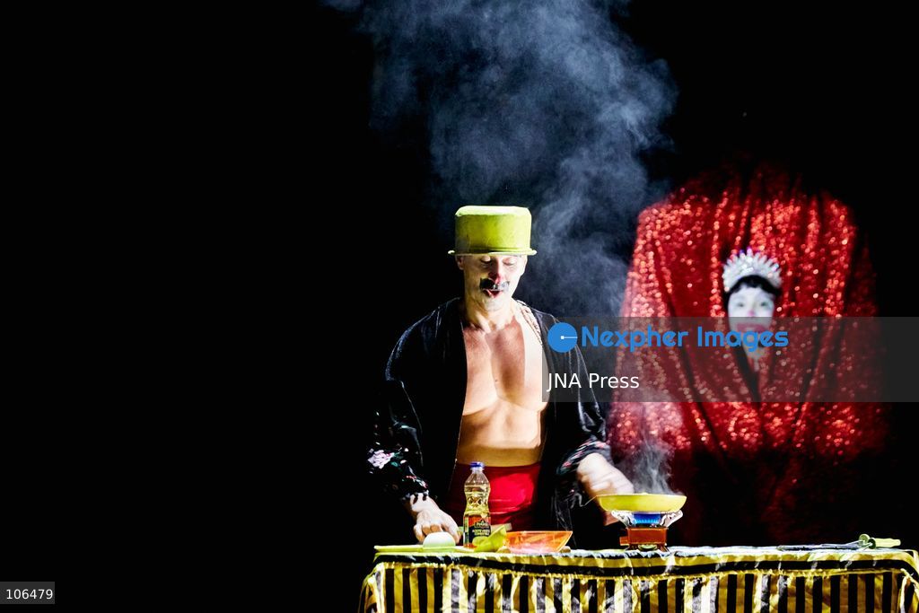 MEXICO CITY, MEXICO, OCTOBER 15, 2026: Colombian company Dúo Réquiem performs “La Carpanta” at the Teatro del Pueblo during the Mayotzincuepa International Circus Festival. The contemporary circus show combines traditional circus techniques with acrobatics and physical storytelling. Photo by Juan Pérez / JNA Press. (Photo by Juan Perez Puente/JNA Press via Nexpher Images)