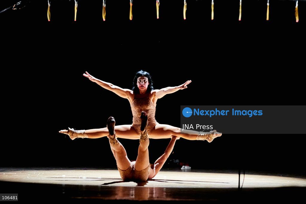MEXICO CITY, MEXICO, OCTOBER 15, 2026: Colombian company Dúo Réquiem performs “La Carpanta” at the Teatro del Pueblo during the Mayotzincuepa International Circus Festival. The contemporary circus show combines traditional circus techniques with acrobatics and physical storytelling. Photo by Juan Pérez / JNA Press. (Photo by Juan Perez Puente/JNA Press via Nexpher Images)