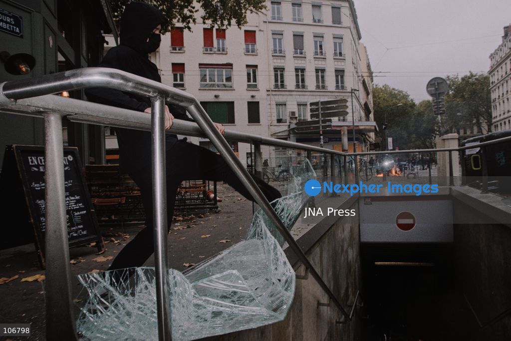 LYON, FRANCE, OCTOBER 17, 2026: Demonstrators clash with police at Place Bellecour in Lyon during nationwide protests against the high cost of living. Police use tear gas and a water cannon during the confrontations. A tourist information office on the square is ransacked and set on fire during the unrest. Photo by Julian Nelaj / JNA Press. (Photo by Julian Nelaj/JNA Press via Nexpher Images)