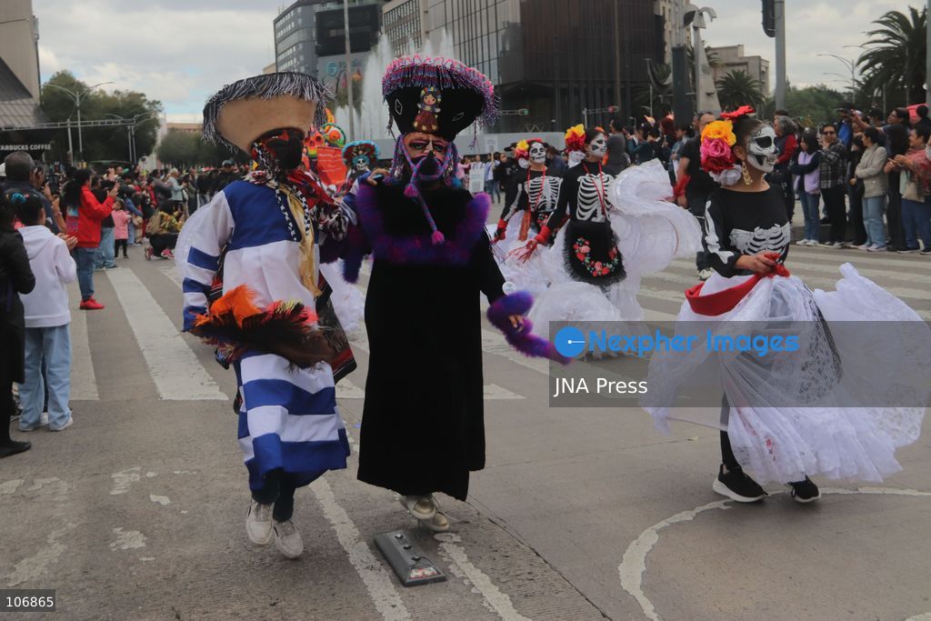 MEXICO CITY, MEXICO, OCTOBER 17, 2026: Participants accompany giant sculptures of fantastical creatures during the 18th Monumental Alebrijes Parade along Paseo de la Reforma in Mexico City. Organised by the Museo de Arte Popular (MAP), the annual event celebrates Mexican folk art and traditional craftsmanship. Photo by Carlos Santiago / JNA Press. (Photo by Carlos Santiago/JNA Press via Nexpher Images)