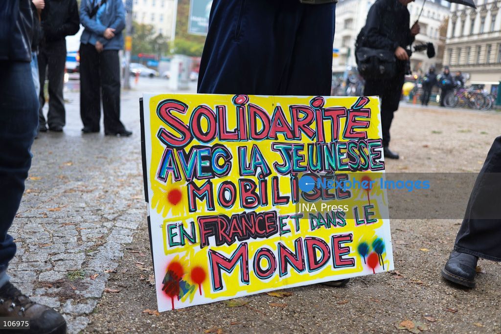 BERLIN, GERMANY, OCTOBER 17, 2026: Demonstrators gather in solidarity with students protesting in France, calling for better education funding and improved school conditions. The rally forms part of solidarity actions supporting the French student movement. (Photo by Zaira Biagini/JNA Press via Nexpher Images)