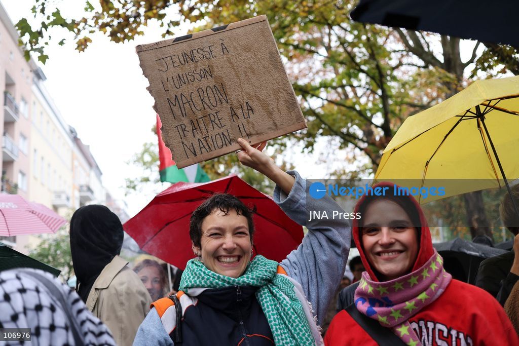 BERLIN, GERMANY, OCTOBER 17, 2026: Demonstrators gather in solidarity with students protesting in France, calling for better education funding and improved school conditions. The rally forms part of solidarity actions supporting the French student movement. (Photo by Zaira Biagini/JNA Press via Nexpher Images)