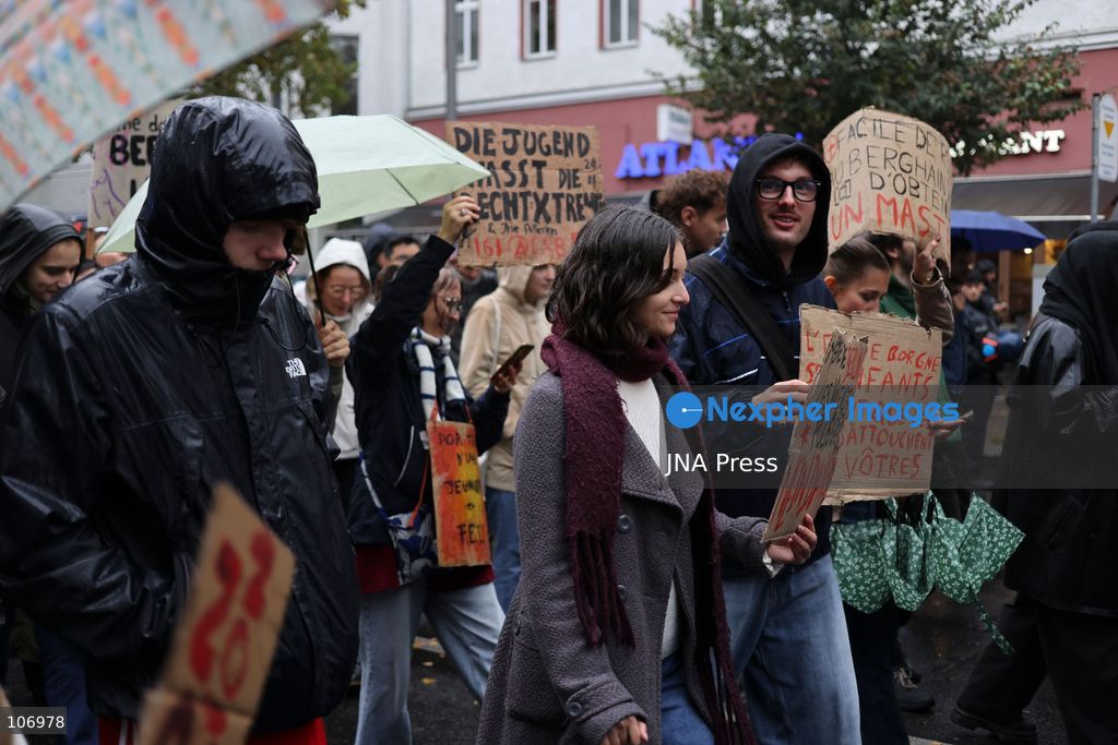 BERLIN, GERMANY, OCTOBER 17, 2026: Demonstrators gather in solidarity with students protesting in France, calling for better education funding and improved school conditions. The rally forms part of solidarity actions supporting the French student movement. (Photo by Zaira Biagini/JNA Press via Nexpher Images)