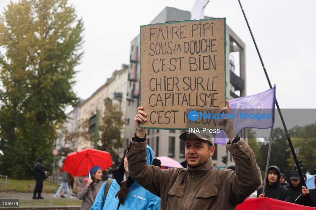 BERLIN, GERMANY, OCTOBER 17, 2026: Demonstrators gather in solidarity with students protesting in France, calling for better education funding and improved school conditions. The rally forms part of solidarity actions supporting the French student movement. (Photo by Zaira Biagini/JNA Press via Nexpher Images)