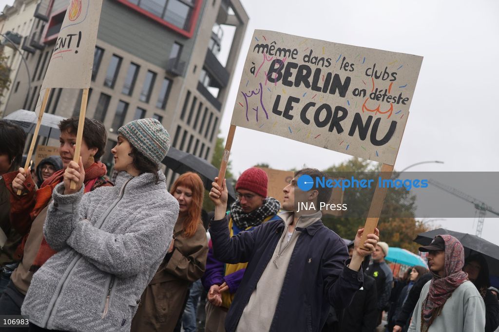 BERLIN, GERMANY, OCTOBER 17, 2026: Demonstrators gather in solidarity with students protesting in France, calling for better education funding and improved school conditions. The rally forms part of solidarity actions supporting the French student movement. (Photo by Zaira Biagini/JNA Press via Nexpher Images)