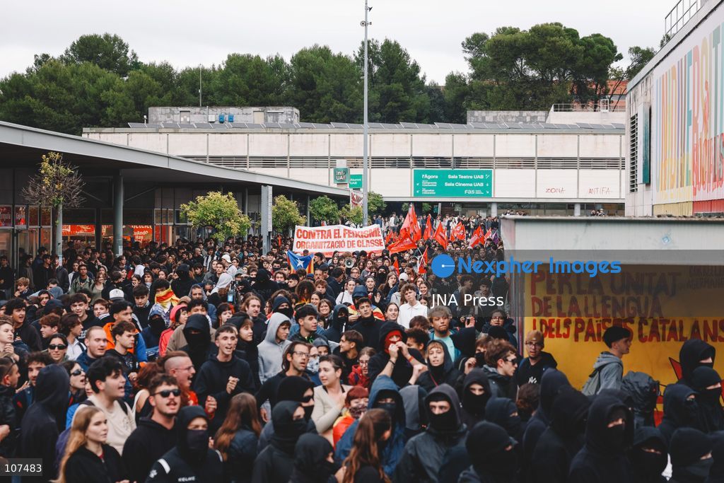 CERDANYOLA DEL VALLÈS, SPAIN, OCTOBER 19, 2026: Demonstrators clash with Mossos d’Esquadra officers during a protest against a planned visit by far-right activist Vito Quiles to the Universitat Autònoma de Barcelona (UAB). The university had refused permission for the event, and police deployed at campus entrances to prevent Quiles from entering. (Photo by David Arumà Gonzalez/JNA Press via Nexpher Images)